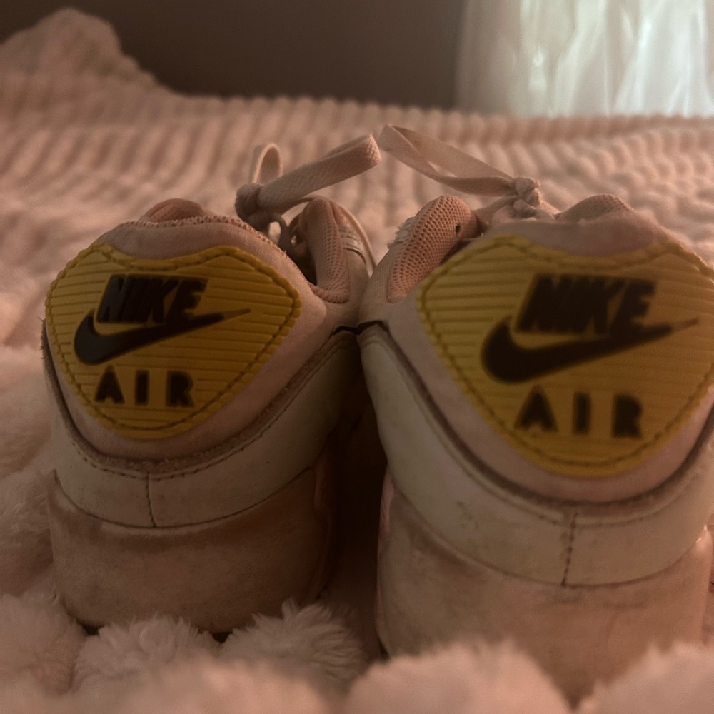 Nike Womens Sneakers - White and Yellow
